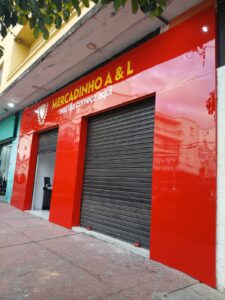 ACM adesivado com colunas